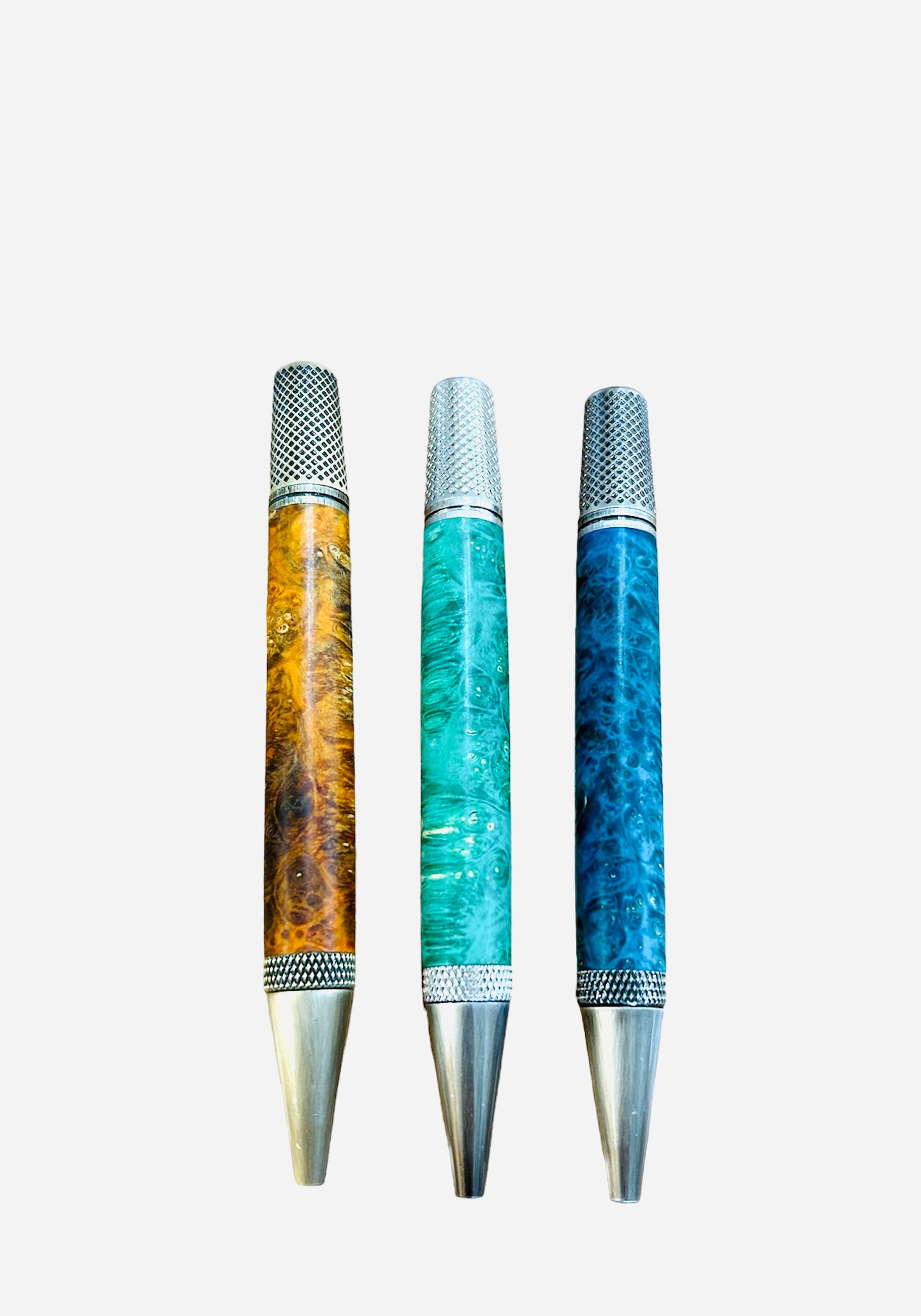 Knurled twist pen kit